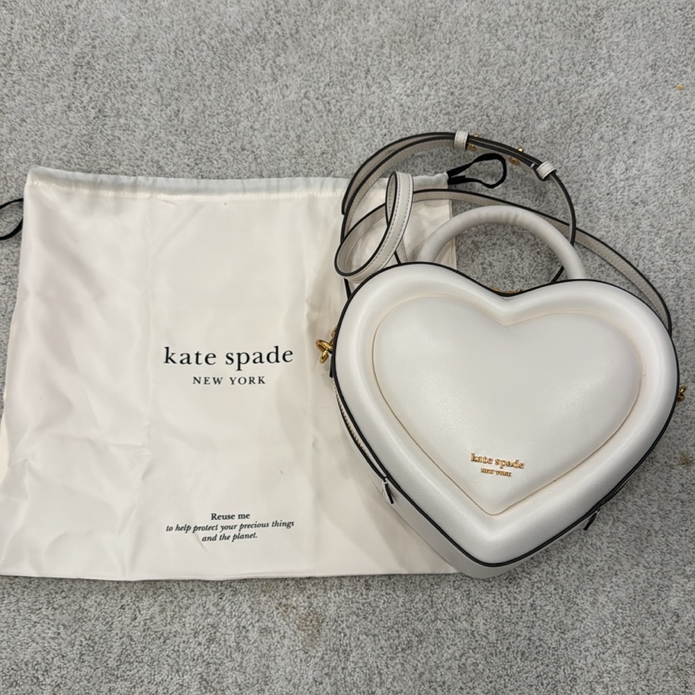 Kate Spade NWT Cream Heart Shaped Purse